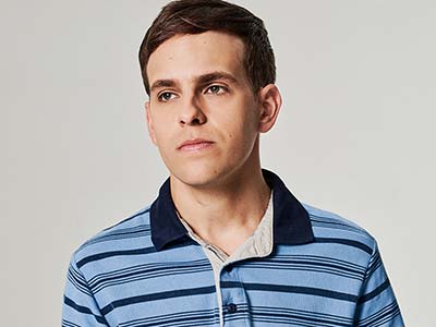 2代目：テイラー・トレンシュ（Taylor Trensch）