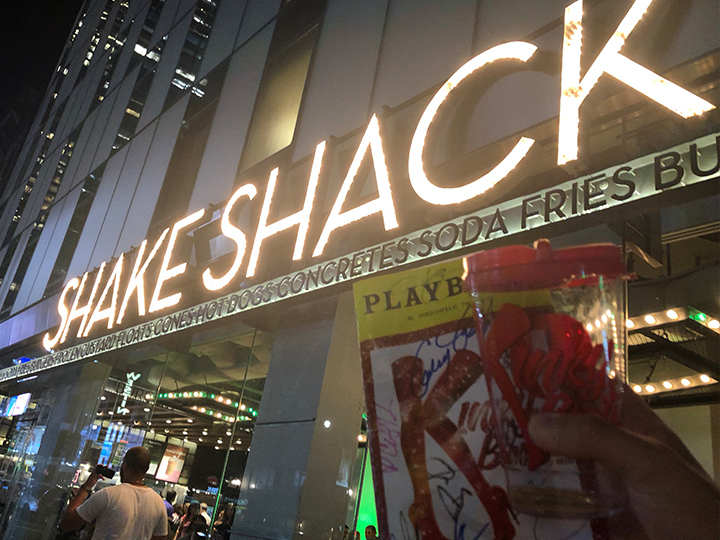 観劇後は大人気のハンバーガー屋さんシェイク・シャック(Shake Shack)