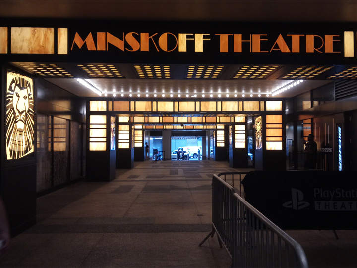 2006年にライオン・キング仕様に生まれ変わったミンスコフ劇場(Minskoff Theatre)