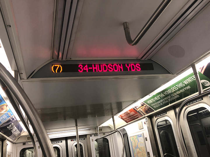 7番線の最終駅「34th Street - Hudon Yards」駅で下車