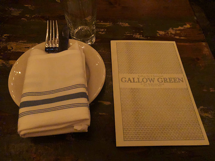 Gallow Greenの木のテーブル
