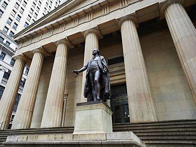 コロネード（colonnade）形式を使用したフェデラル・ホール（Federal Hall）