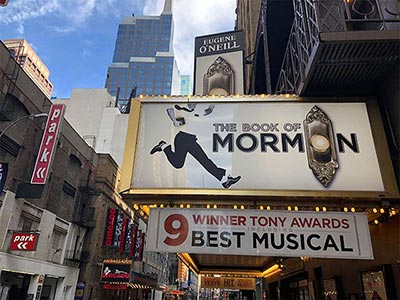 ユージン・オニール劇場で上演されるザ・ブック・オブ・モルモン（The Book of Mormon）