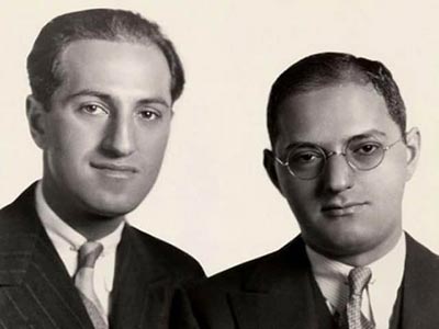 左からジョージ・ガーシュイン（George Gershwin）、アイラ・ガーシュイン（Ira Gershwin）