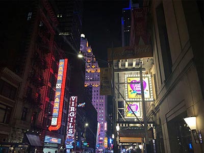 世界屈指の観光地ニューヨークのど真ん中に位置するハドソン劇場（Hudson Theatre）