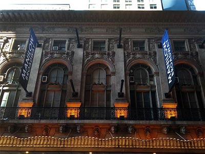 ボザール様式が用いられているルントフォンテン劇場（Lunt-Fontanne Theatre ）の正面外観