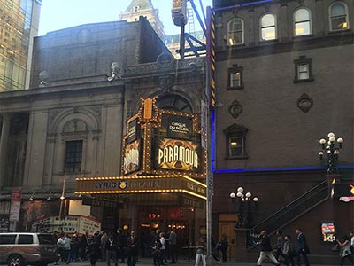 2016年04月16日~2017年4月16日までリリック劇場にて公演を行ったシルク・ドゥ・ソレイユのブロードウェイ・デビュー作「シルク・ドゥ・ソレイユ パラモア （Cirque du Soleil: Paramour）」