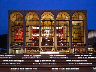 リンカーンセンターの複合施設の1つメトロポリタン歌劇場（Metropolitan Opera House）