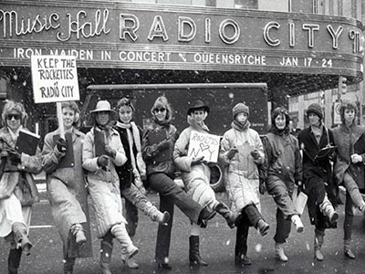 Radio City Music Hall Ballet CompanyのダンスキャプテンのRosemary Novellinoを率いる委員会