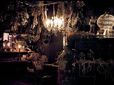 ヘカテー女神薬剤師の部屋（Hecate’s Apothecary room）の一部