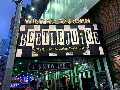 現在ウィンターガーデン劇場（Winter Garden Theatre）にて公演中のビートルジュース（Beetlejuice）