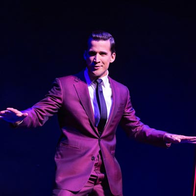 ミュージカル メイビー・ハッピー・エンディングの登場人物、ギル・ブレントリー